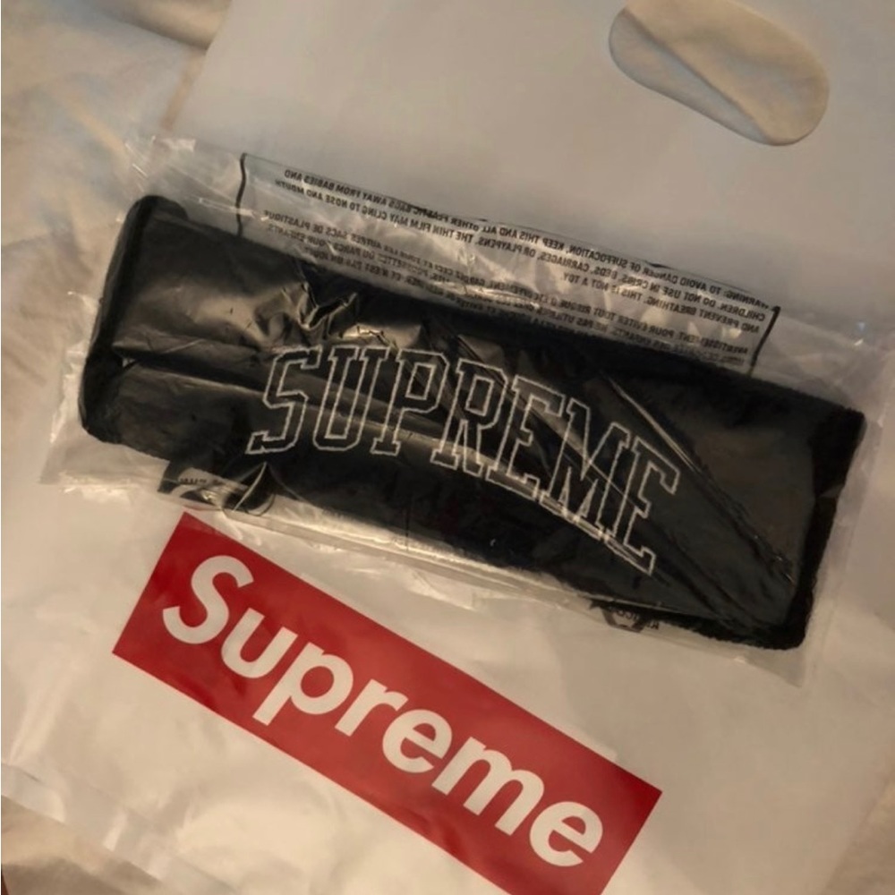 New era black SUPREME headband